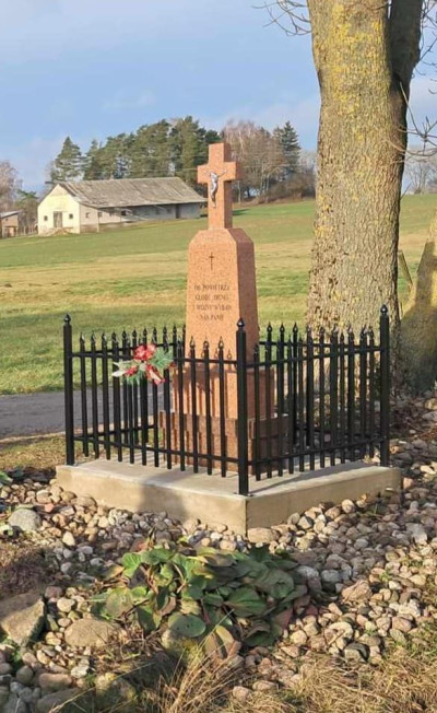 Poświęcenie nowego krzyża w Wyłudkach