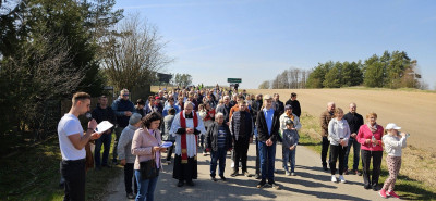 Droga Krzyżowa polami parafii